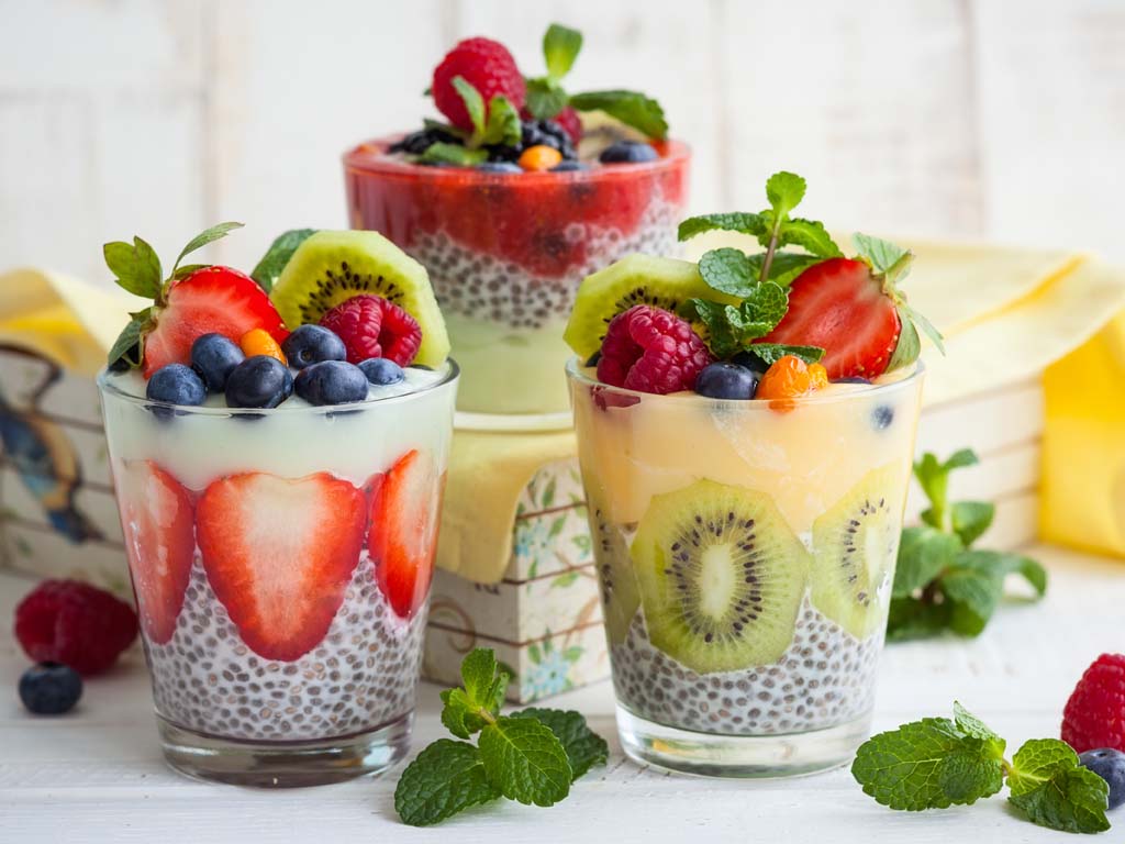 Chia and berries pot